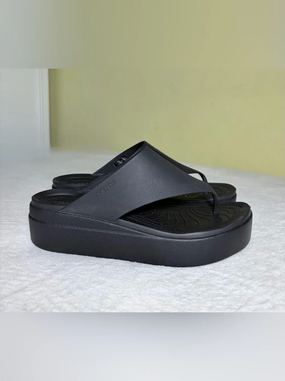 CROCS Women's Black Platform Thong Sandals